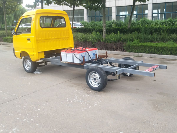 電動(dòng)車(chē)底盤(pán)